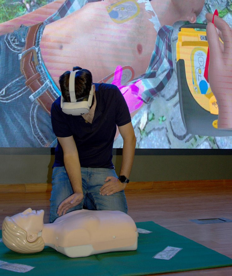 Emerger suma realidad virtual a sus capacitaciones de RCP-DEA